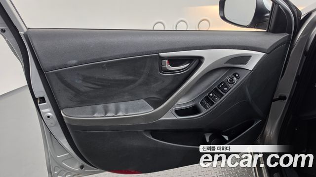 Hyundai AVANTE 2016 — photo 14