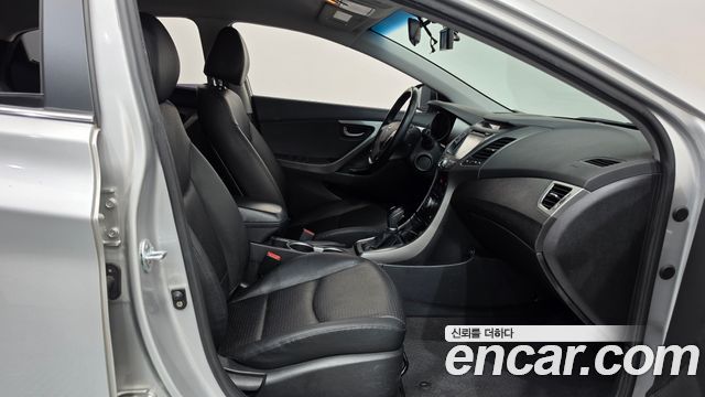 Hyundai AVANTE 2016 — photo 16