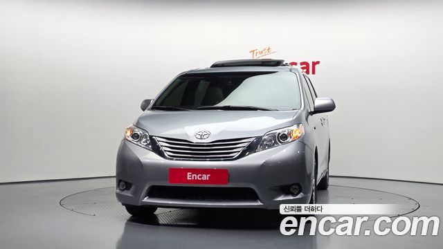 Toyota Sienna 2017 — photo 3