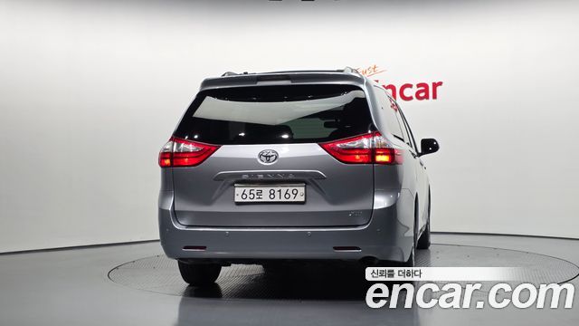 Toyota Sienna 2017 — photo 4