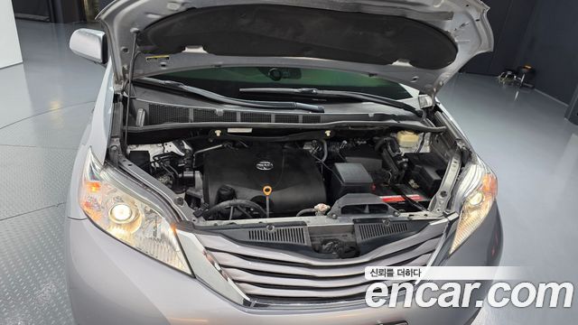 Toyota Sienna 2017 — photo 6