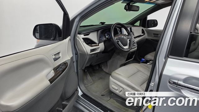Toyota Sienna 2017 — photo 10