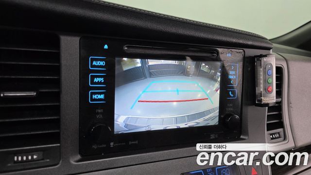 Toyota Sienna 2017 — photo 15