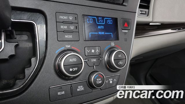 Toyota Sienna 2017 — photo 16