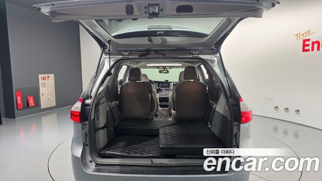 Toyota Sienna 2017 — photo 20