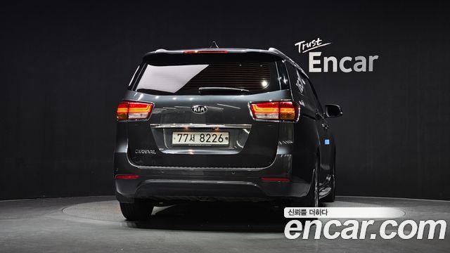 Kia Canival 2016 — photo 4