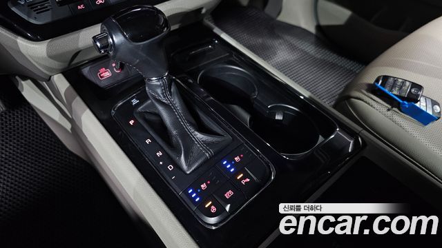 Kia Canival 2016 — photo 12