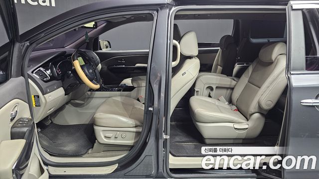 Kia Canival 2016 — photo 13