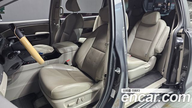 Kia Canival 2016 — photo 19