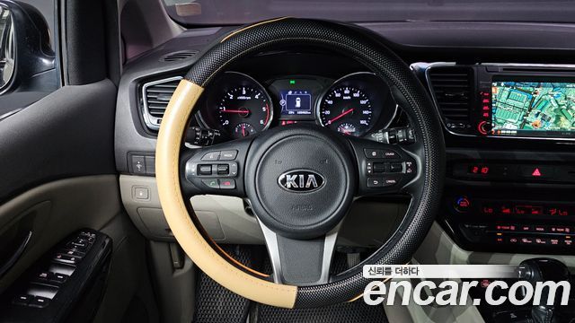 Kia Canival 2016 — photo 20