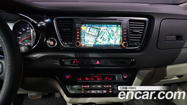 Kia Canival 2016 — photo 21