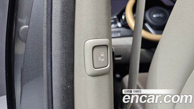 Kia Canival 2016 — photo 23