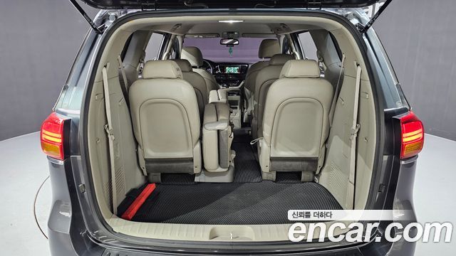 Kia Canival 2016 — photo 26
