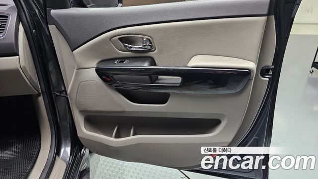 Kia Canival 2016 — photo 15