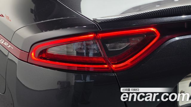 Kia Stinger 2019 — photo 9
