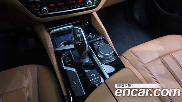 BMW 5-Series 2020 — photo 9