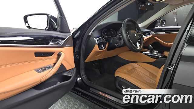 BMW 5-Series 2020 — photo 10