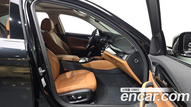 BMW 5-Series 2020 — photo 11