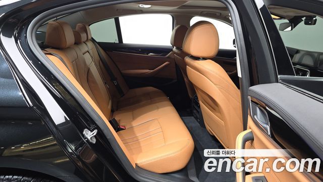 BMW 5-Series 2020 — photo 12