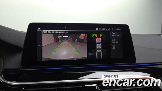 BMW 5-Series 2020 — photo 15