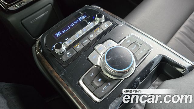 Genesis G90 2020 — photo 23