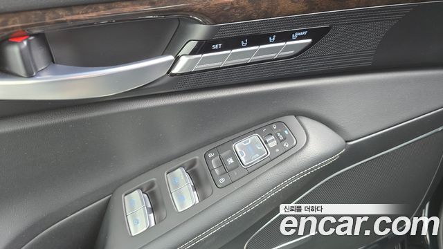Genesis G90 2020 — photo 28