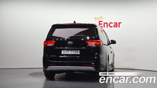 Kia Canival 2018 — photo 4