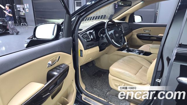 Kia Canival 2018 — photo 10