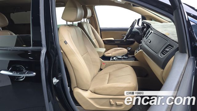 Kia Canival 2018 — photo 12