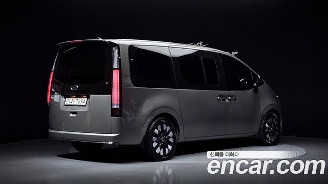 Hyundai Staria 2023 — photo 2