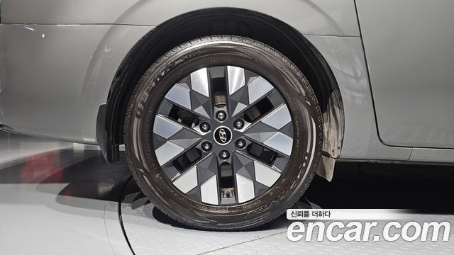Hyundai Staria 2023 — photo 5