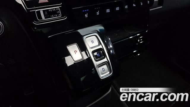 Hyundai Staria 2023 — photo 9