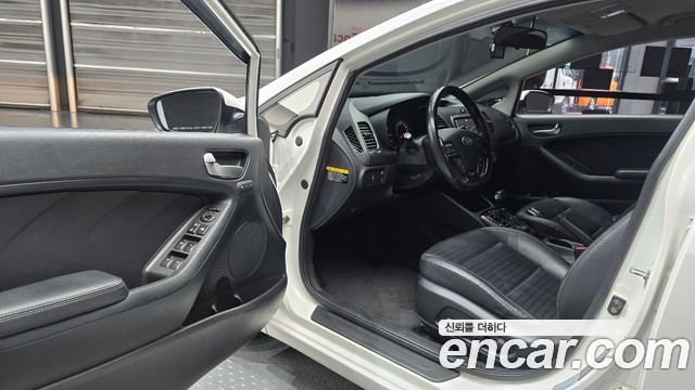 Kia K3 2016 — photo 13