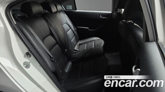 Kia K3 2016 — photo 17