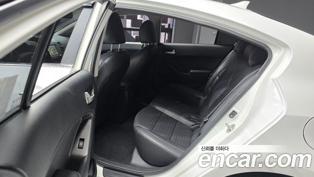 Kia K3 2016 — photo 18