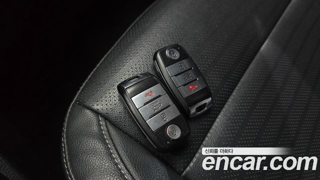 Kia K3 2016 — photo 23