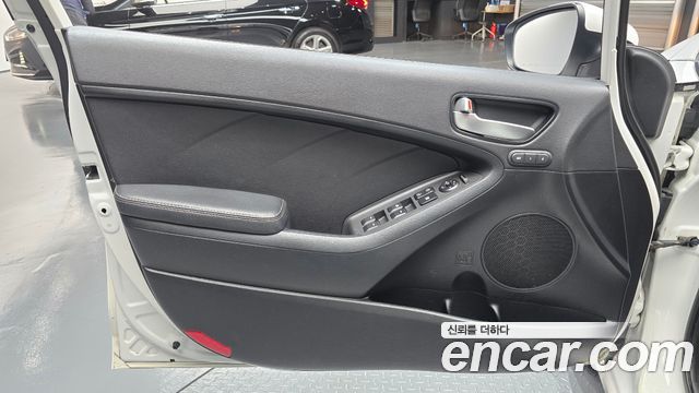 Kia K3 2016 — photo 14