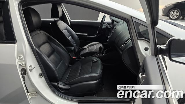 Kia K3 2016 — photo 16