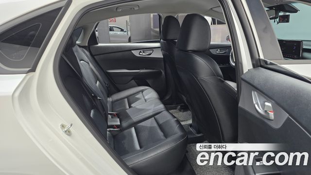 Kia K3 2022 — photo 17
