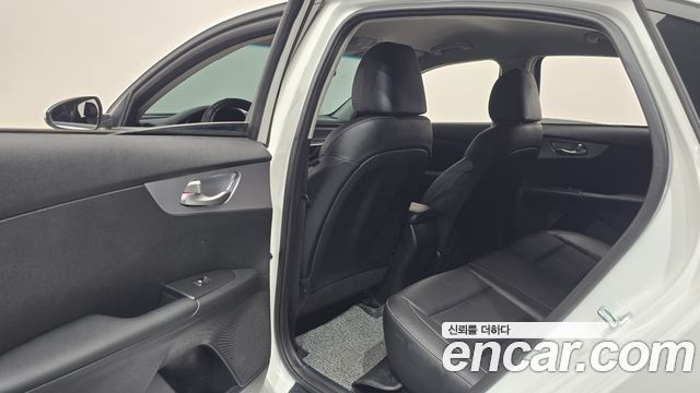 Kia K3 2022 — photo 27