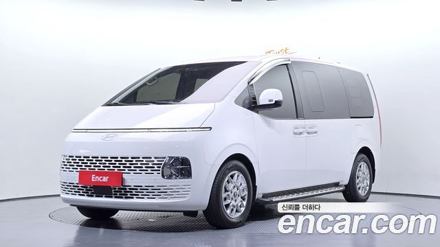 Hyundai Staria 2025 — photo 1