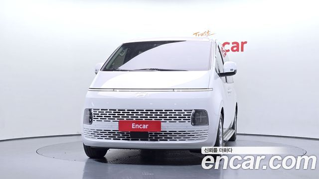 Hyundai Staria 2025 — photo 3