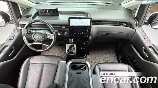 Hyundai Staria 2025 — photo 7