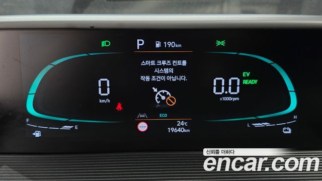 Hyundai Staria 2025 — photo 8