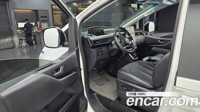 Hyundai Staria 2025 — photo 10
