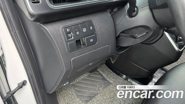 Hyundai Staria 2025 — photo 18