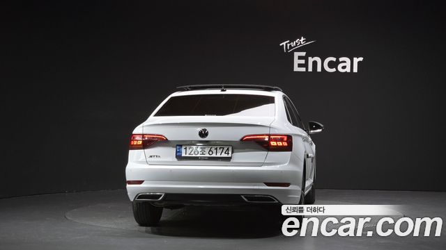 Volkswagen Jetta 2021 — photo 4