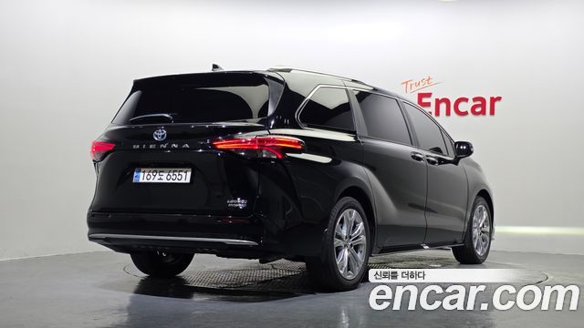 Toyota Sienna 2023 — photo 2