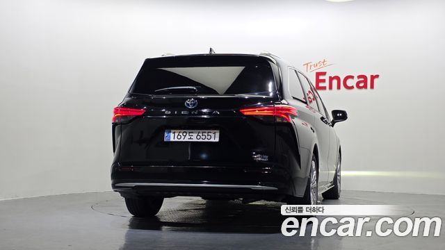 Toyota Sienna 2023 — photo 4