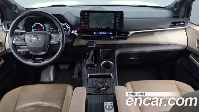 Toyota Sienna 2023 — photo 10